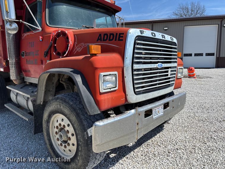 image for item FC5558 1995 Ford LT9000 dump truck