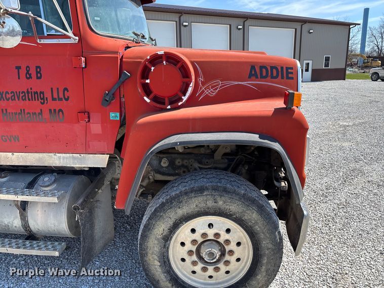 image for item FC5558 1995 Ford LT9000 dump truck