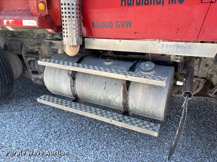 image for item FC5558 1995 Ford LT9000 dump truck