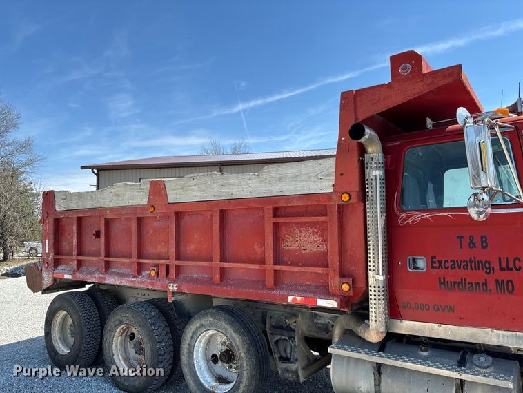 image for item FC5558 1995 Ford LT9000 dump truck