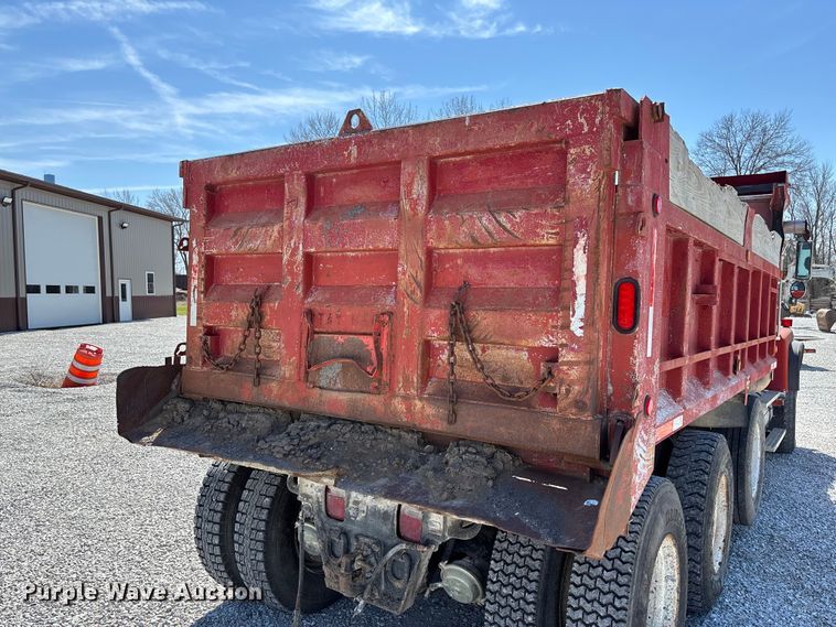 image for item FC5558 1995 Ford LT9000 dump truck