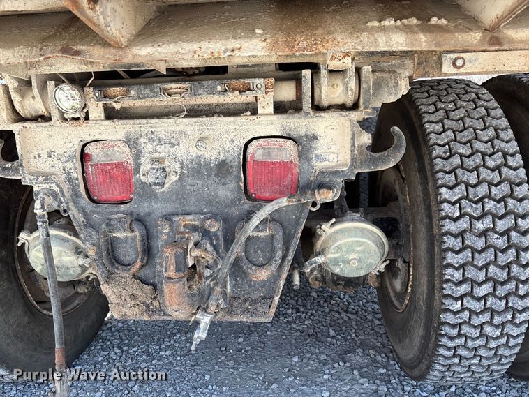 image for item FC5558 1995 Ford LT9000 dump truck