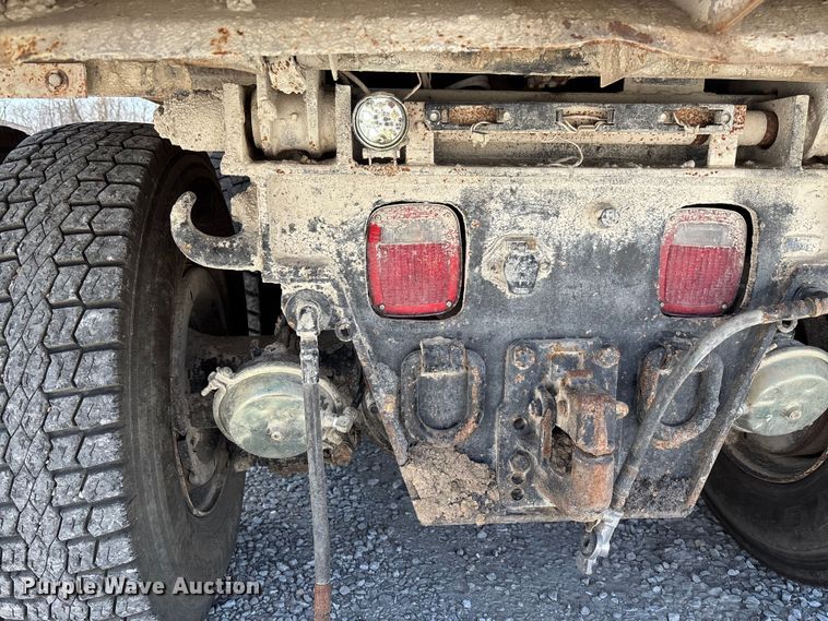 image for item FC5558 1995 Ford LT9000 dump truck