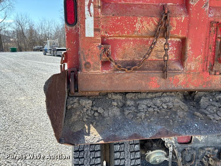 image for item FC5558 1995 Ford LT9000 dump truck