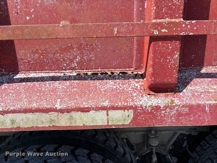 image for item FC5558 1995 Ford LT9000 dump truck