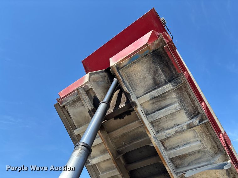 image for item FC5558 1995 Ford LT9000 dump truck