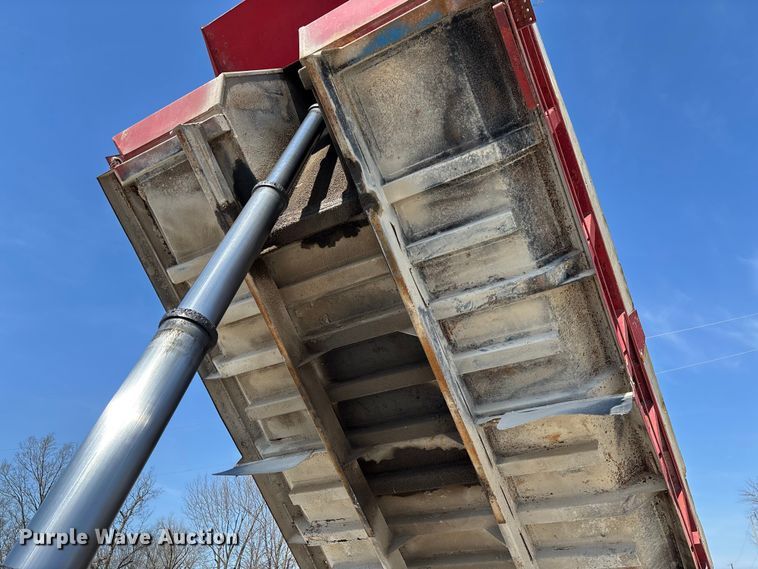 image for item FC5558 1995 Ford LT9000 dump truck