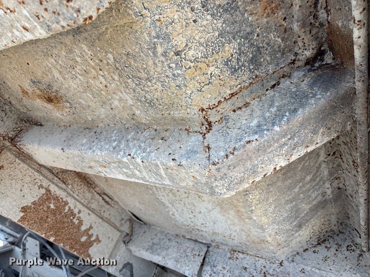 image for item FC5558 1995 Ford LT9000 dump truck