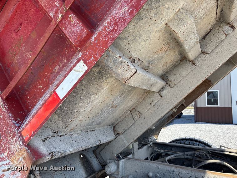 image for item FC5558 1995 Ford LT9000 dump truck