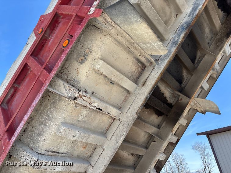 image for item FC5558 1995 Ford LT9000 dump truck