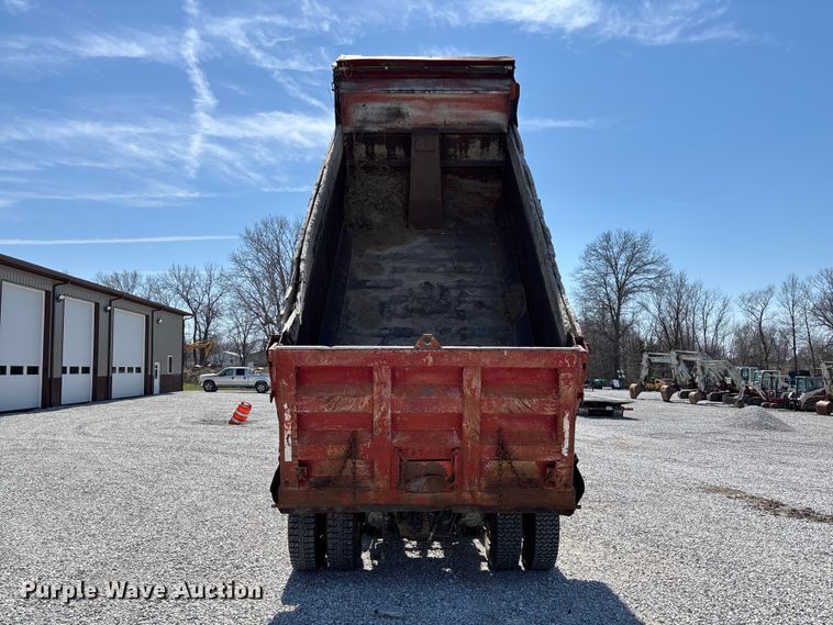 image for item FC5558 1995 Ford LT9000 dump truck