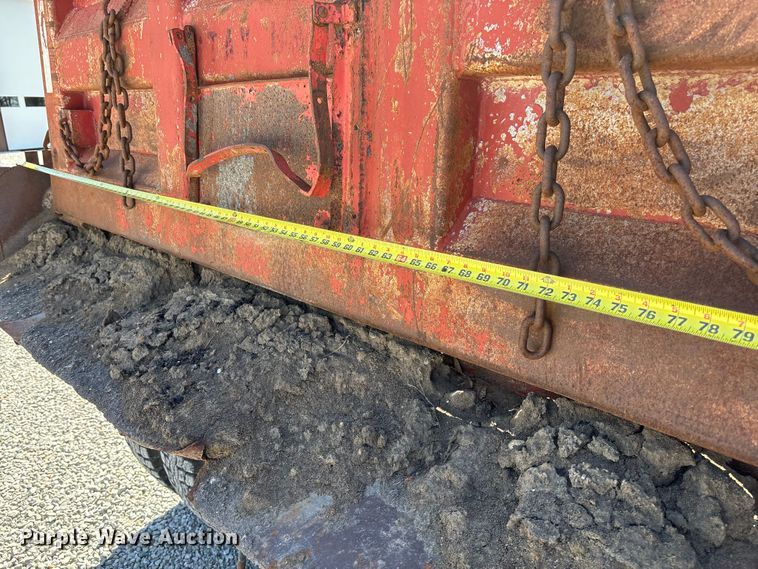 image for item FC5558 1995 Ford LT9000 dump truck