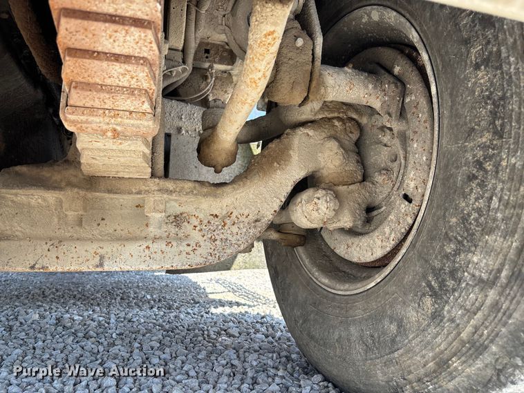 image for item FC5558 1995 Ford LT9000 dump truck