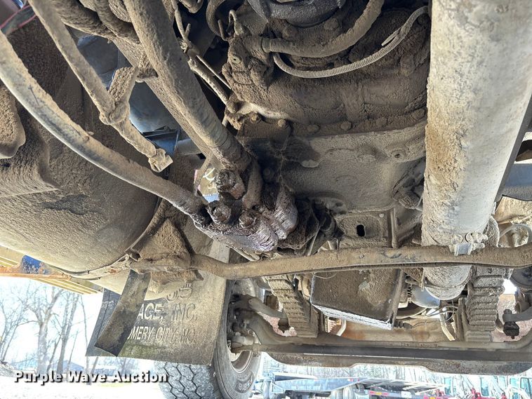 image for item FC5558 1995 Ford LT9000 dump truck