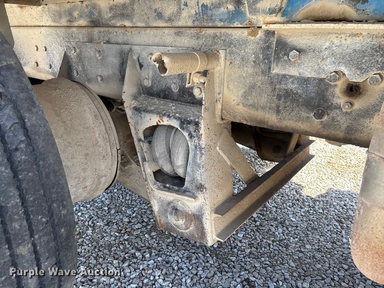 image for item FC5558 1995 Ford LT9000 dump truck