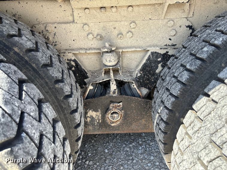 image for item FC5558 1995 Ford LT9000 dump truck