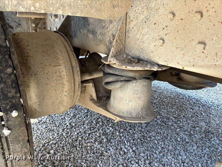 image for item FC5558 1995 Ford LT9000 dump truck