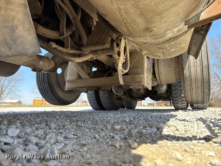 image for item FC5558 1995 Ford LT9000 dump truck