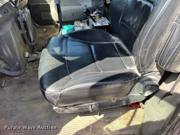 image for item FC5558 1995 Ford LT9000 dump truck