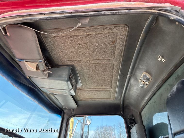 image for item FC5558 1995 Ford LT9000 dump truck