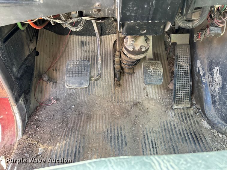 image for item FC5558 1995 Ford LT9000 dump truck