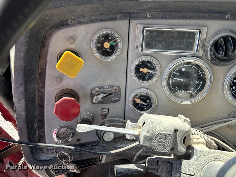 image for item FC5558 1995 Ford LT9000 dump truck