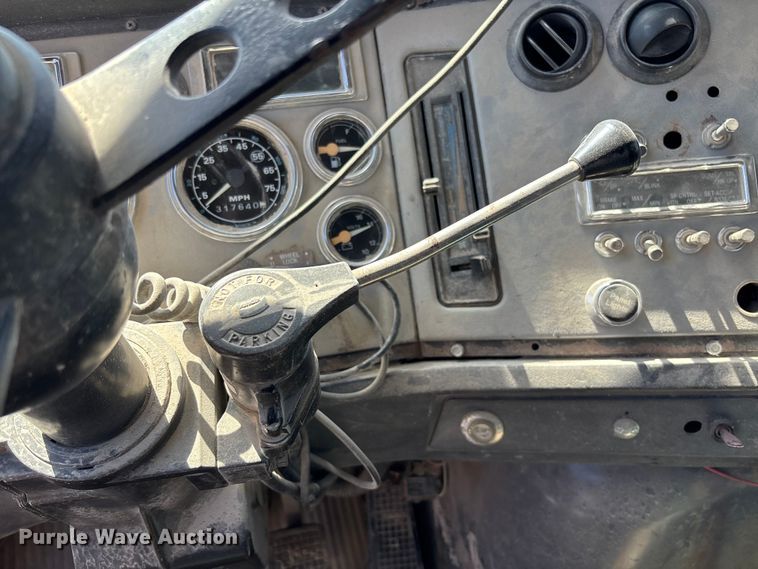 image for item FC5558 1995 Ford LT9000 dump truck