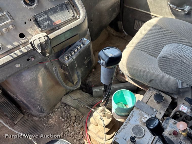 image for item FC5558 1995 Ford LT9000 dump truck