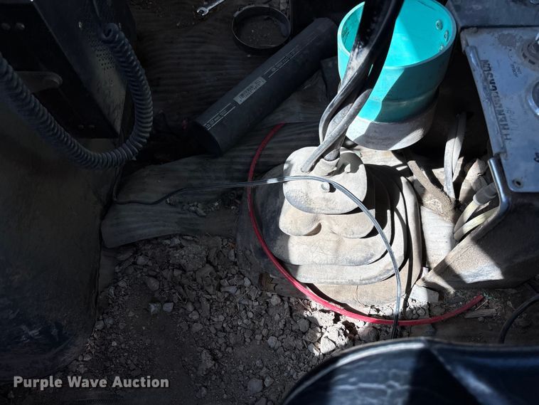 image for item FC5558 1995 Ford LT9000 dump truck