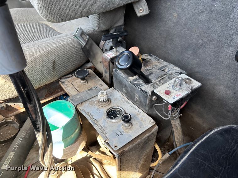 image for item FC5558 1995 Ford LT9000 dump truck