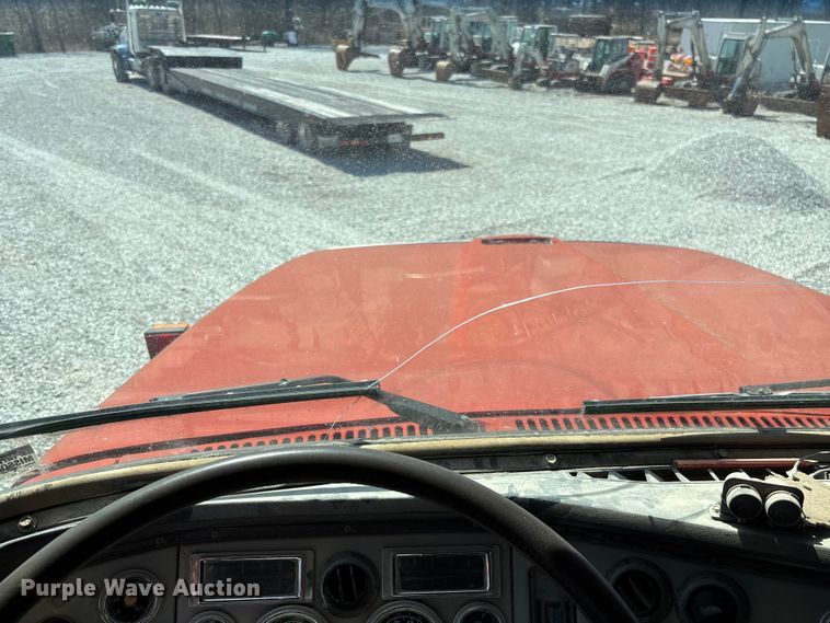 image for item FC5558 1995 Ford LT9000 dump truck