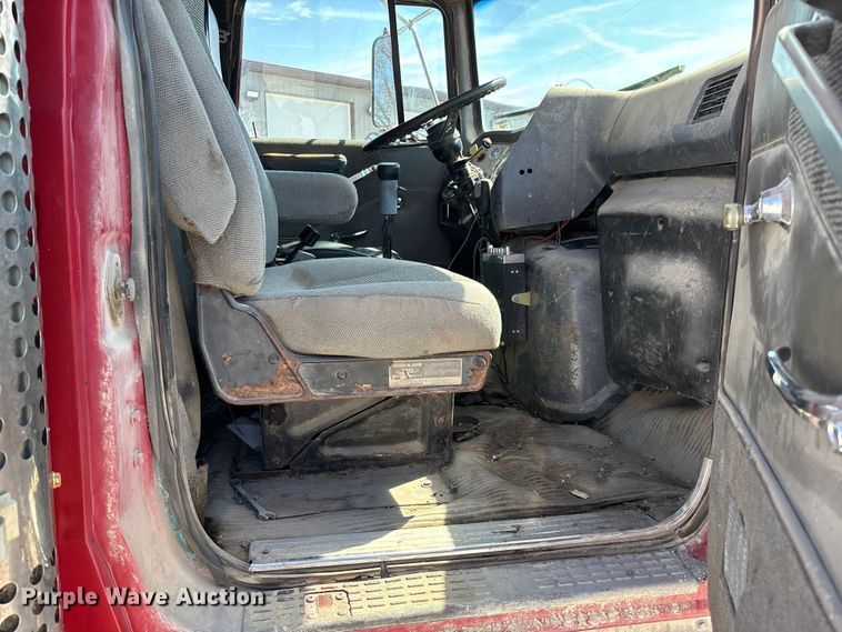 image for item FC5558 1995 Ford LT9000 dump truck