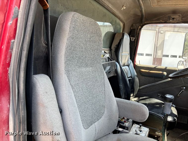 image for item FC5558 1995 Ford LT9000 dump truck