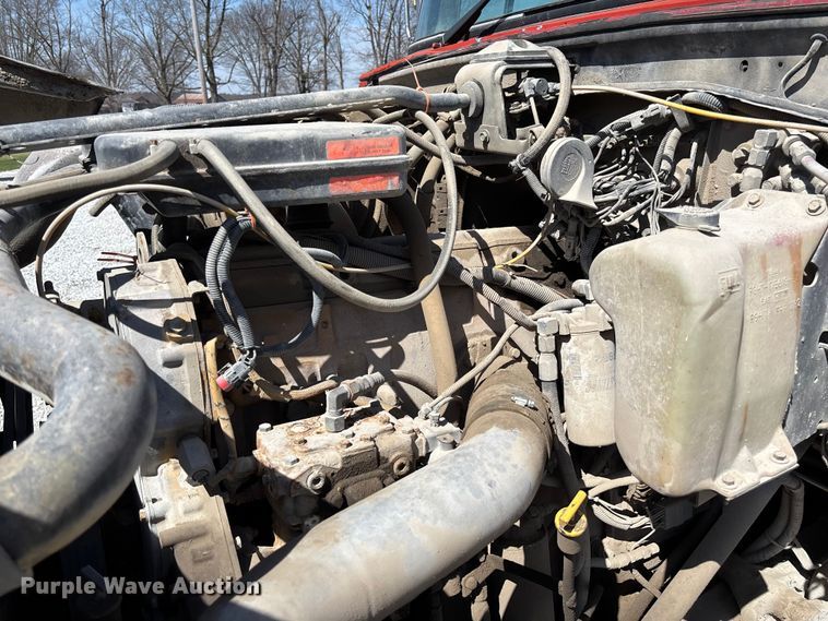 image for item FC5558 1995 Ford LT9000 dump truck