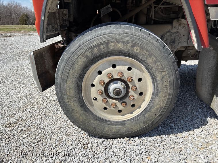 image for item FC5558 1995 Ford LT9000 dump truck