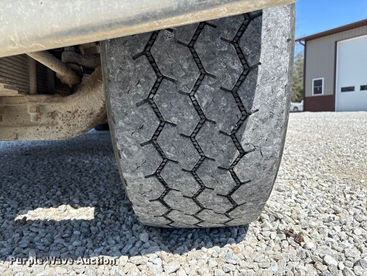 image for item FC5558 1995 Ford LT9000 dump truck