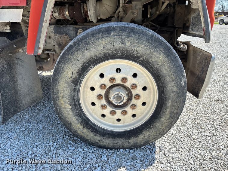 image for item FC5558 1995 Ford LT9000 dump truck