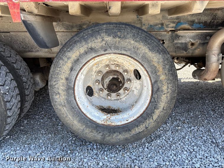 image for item FC5558 1995 Ford LT9000 dump truck