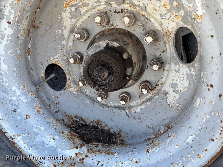 image for item FC5558 1995 Ford LT9000 dump truck