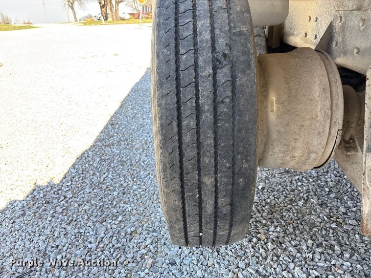 image for item FC5558 1995 Ford LT9000 dump truck