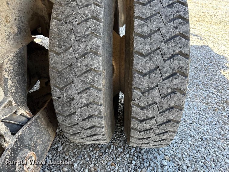 image for item FC5558 1995 Ford LT9000 dump truck