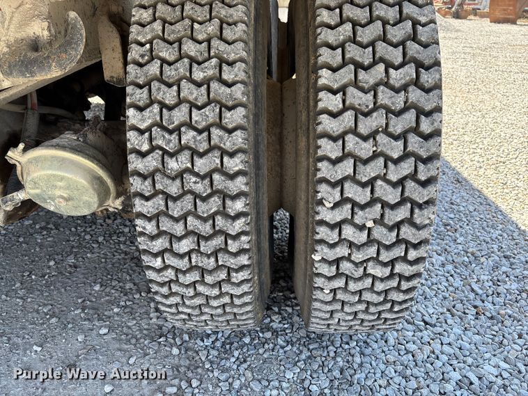 image for item FC5558 1995 Ford LT9000 dump truck