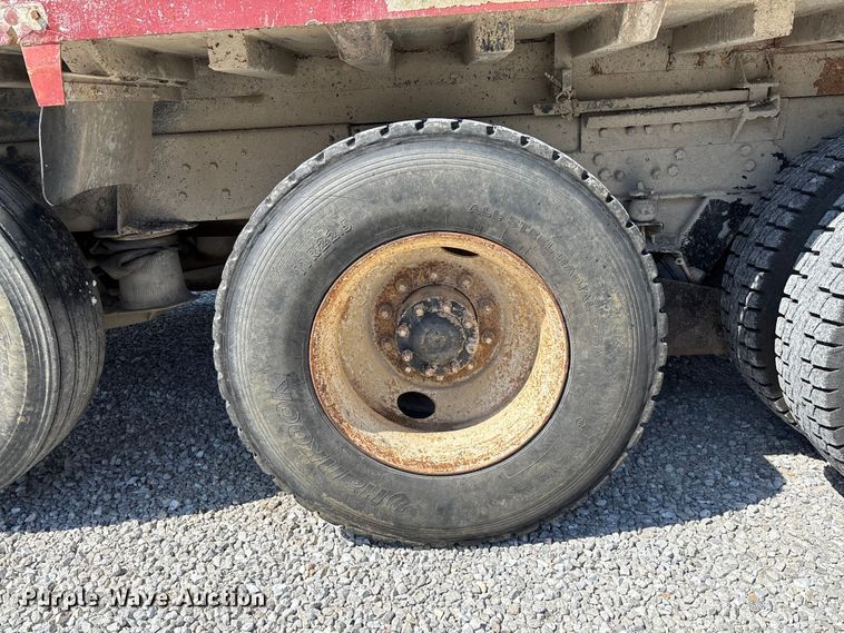 image for item FC5558 1995 Ford LT9000 dump truck