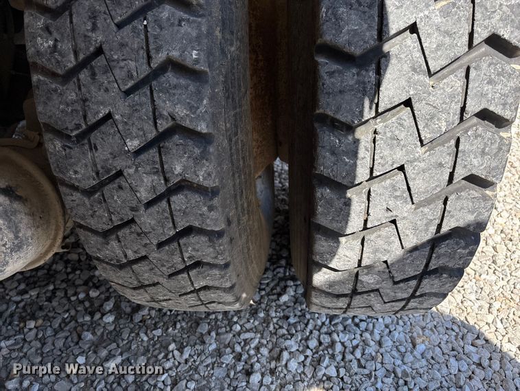 image for item FC5558 1995 Ford LT9000 dump truck