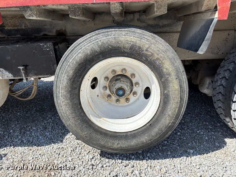 image for item FC5558 1995 Ford LT9000 dump truck