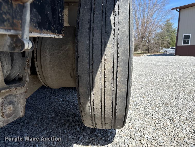 image for item FC5558 1995 Ford LT9000 dump truck