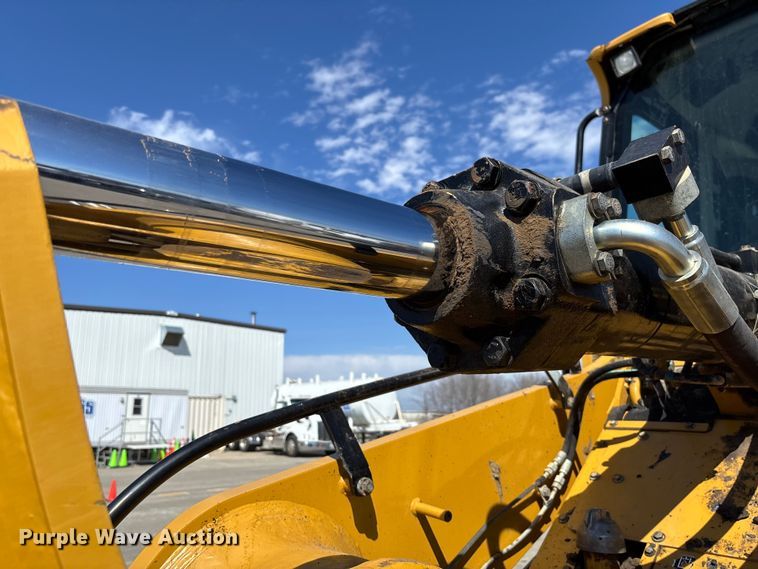 image for item FC5570 2018 Caterpillar 963K track loader