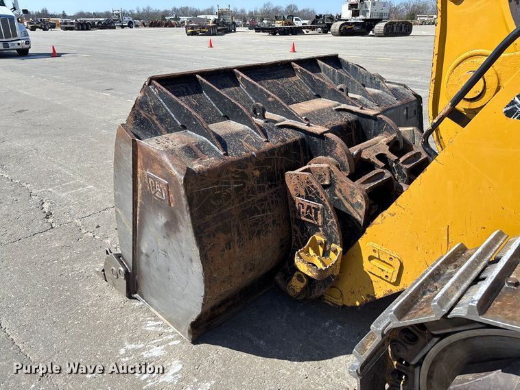 image for item FC5570 2018 Caterpillar 963K track loader