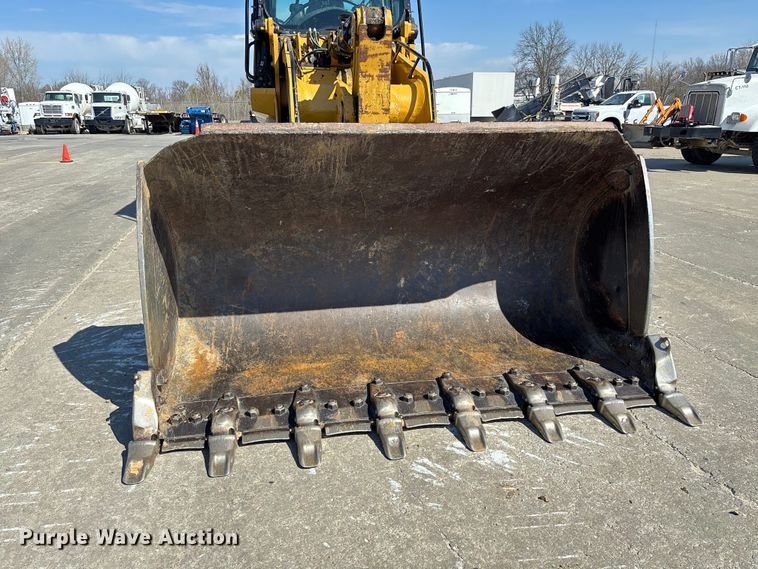 image for item FC5570 2018 Caterpillar 963K track loader