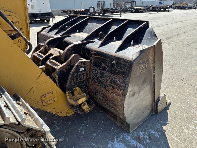 image for item FC5570 2018 Caterpillar 963K track loader